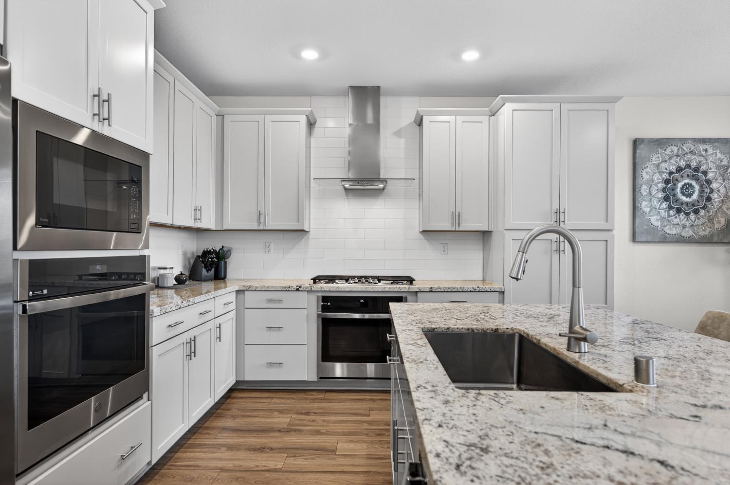 12913 Knightsbrook Avenue