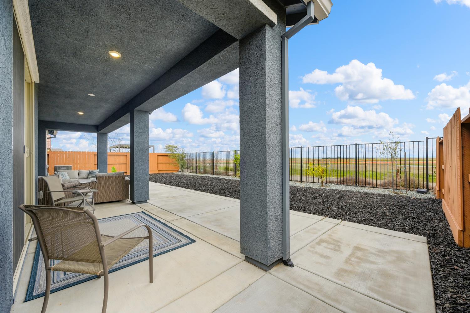 12913 Knightsbrook Avenue