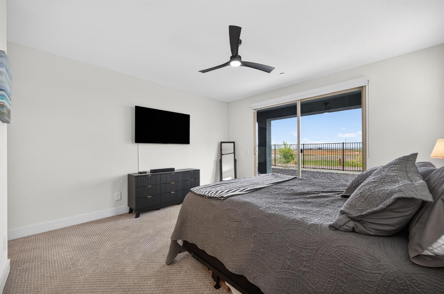 12913 Knightsbrook Avenue