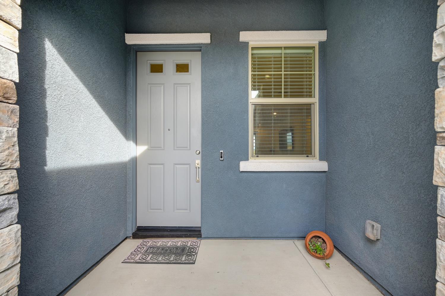 12913 Knightsbrook Avenue