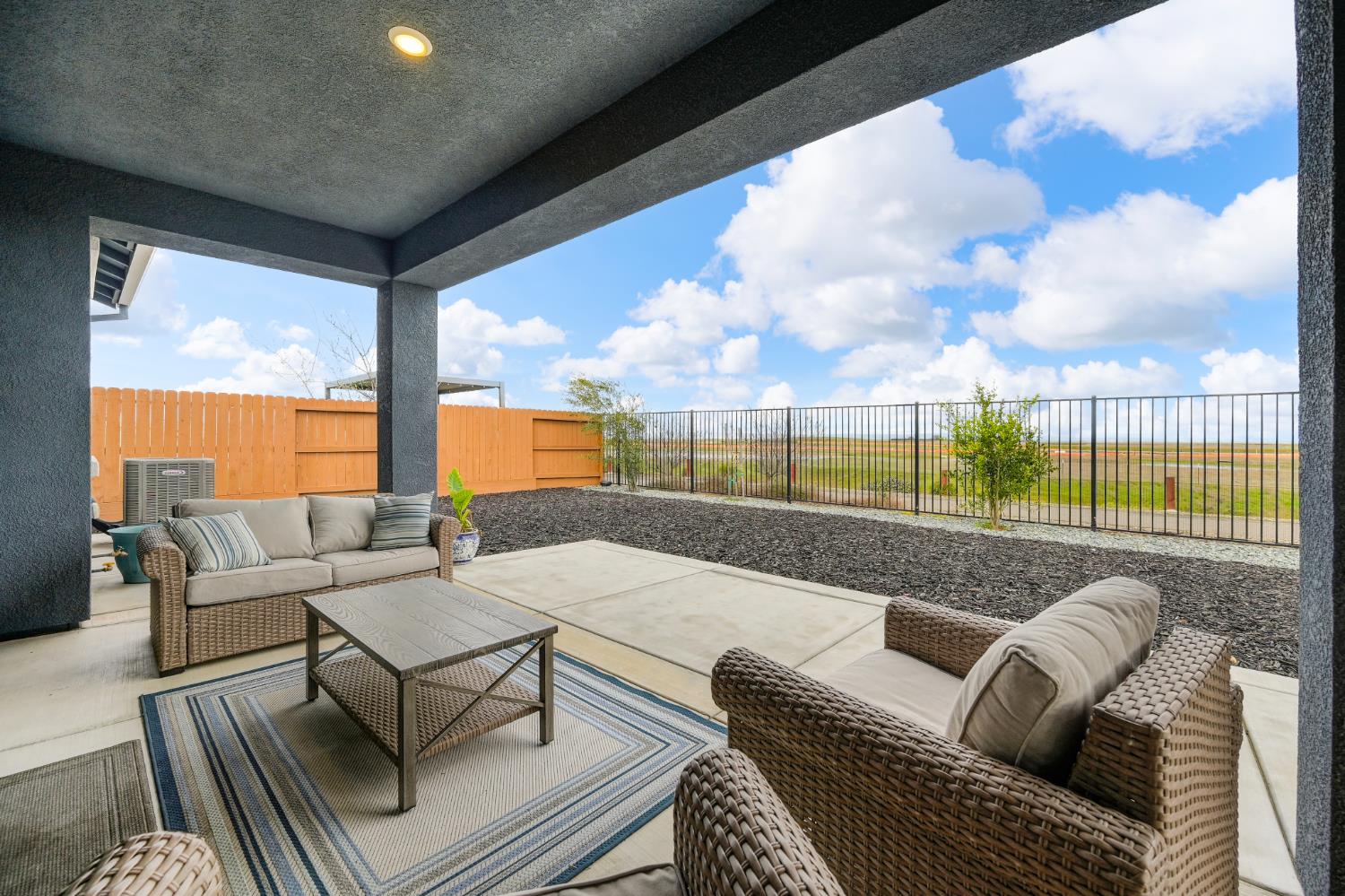 12913 Knightsbrook Avenue