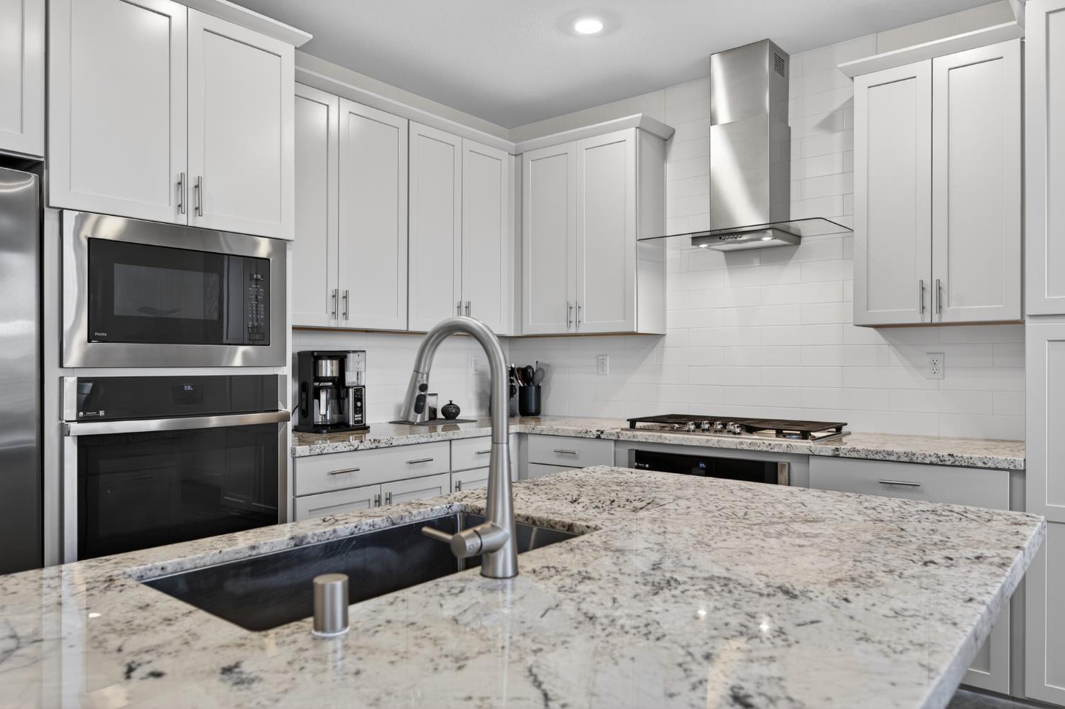 12913 Knightsbrook Avenue