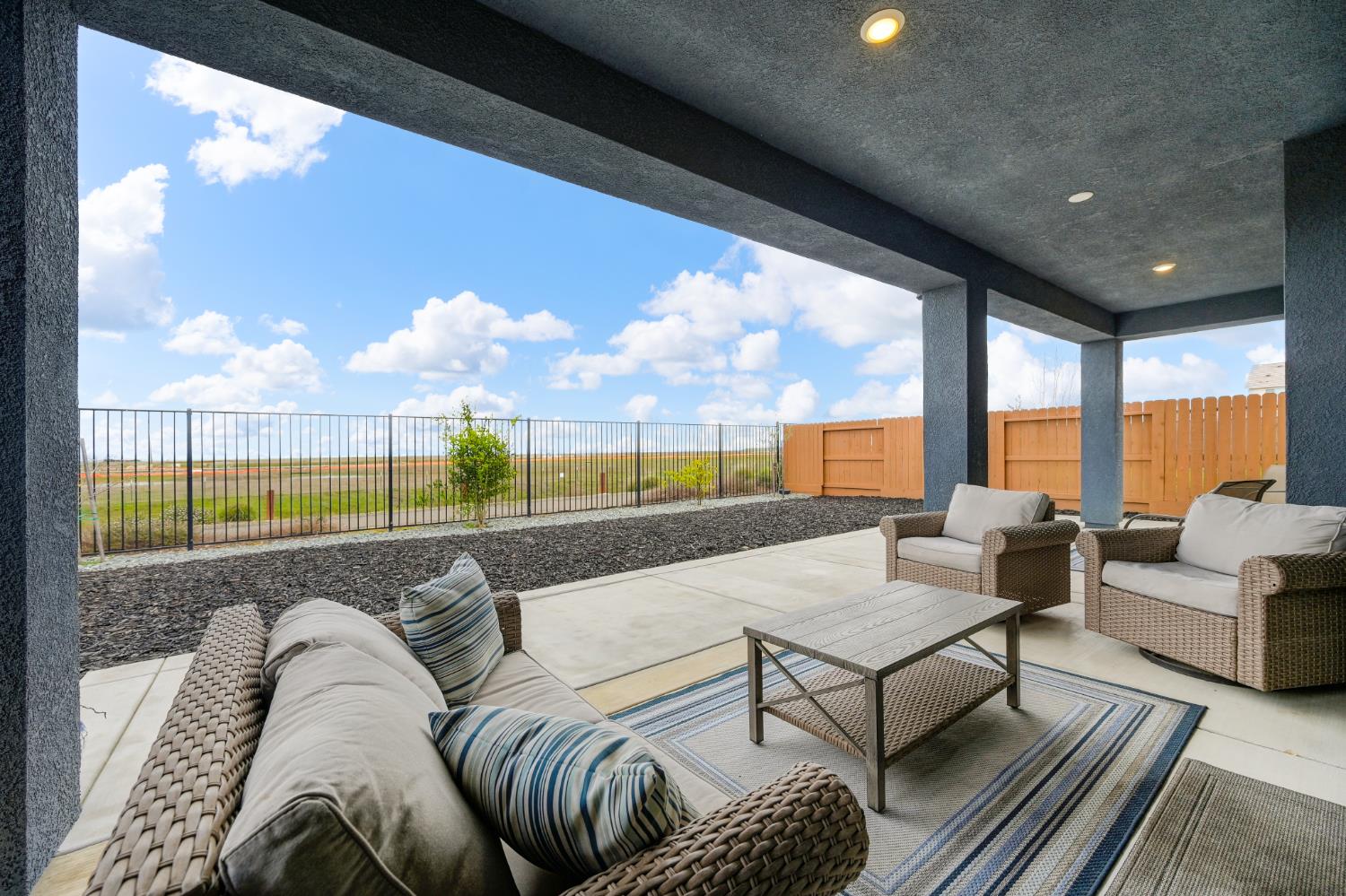 12913 Knightsbrook Avenue