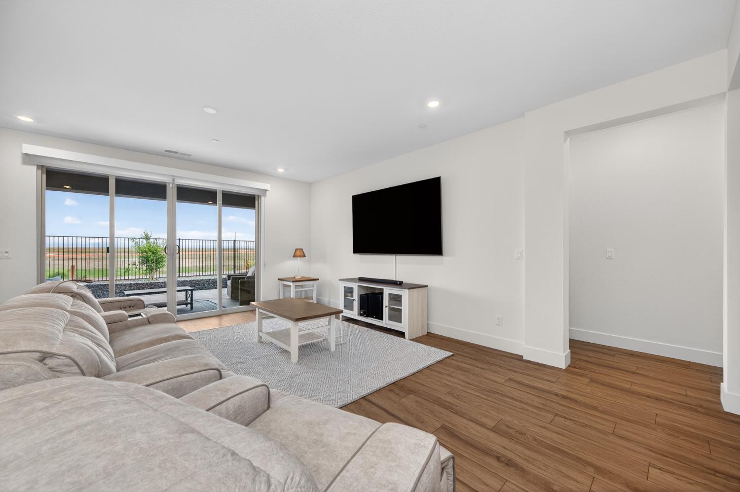 12913 Knightsbrook Avenue