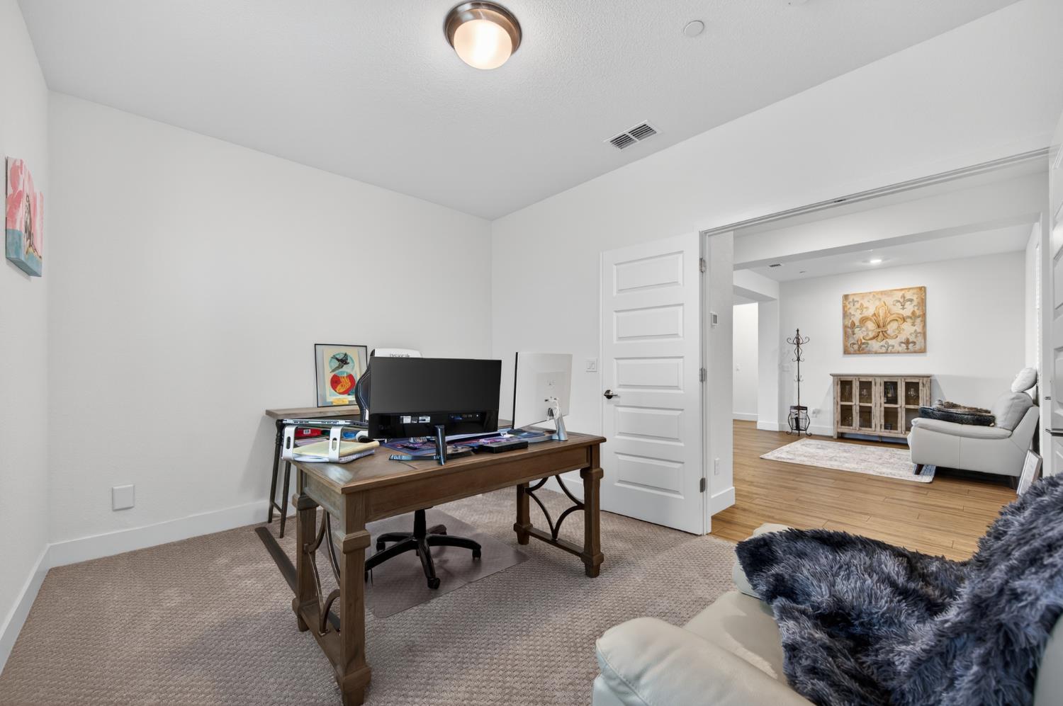 12913 Knightsbrook Avenue