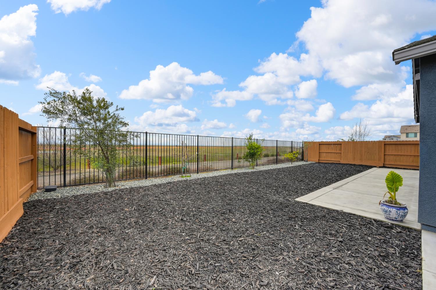 12913 Knightsbrook Avenue