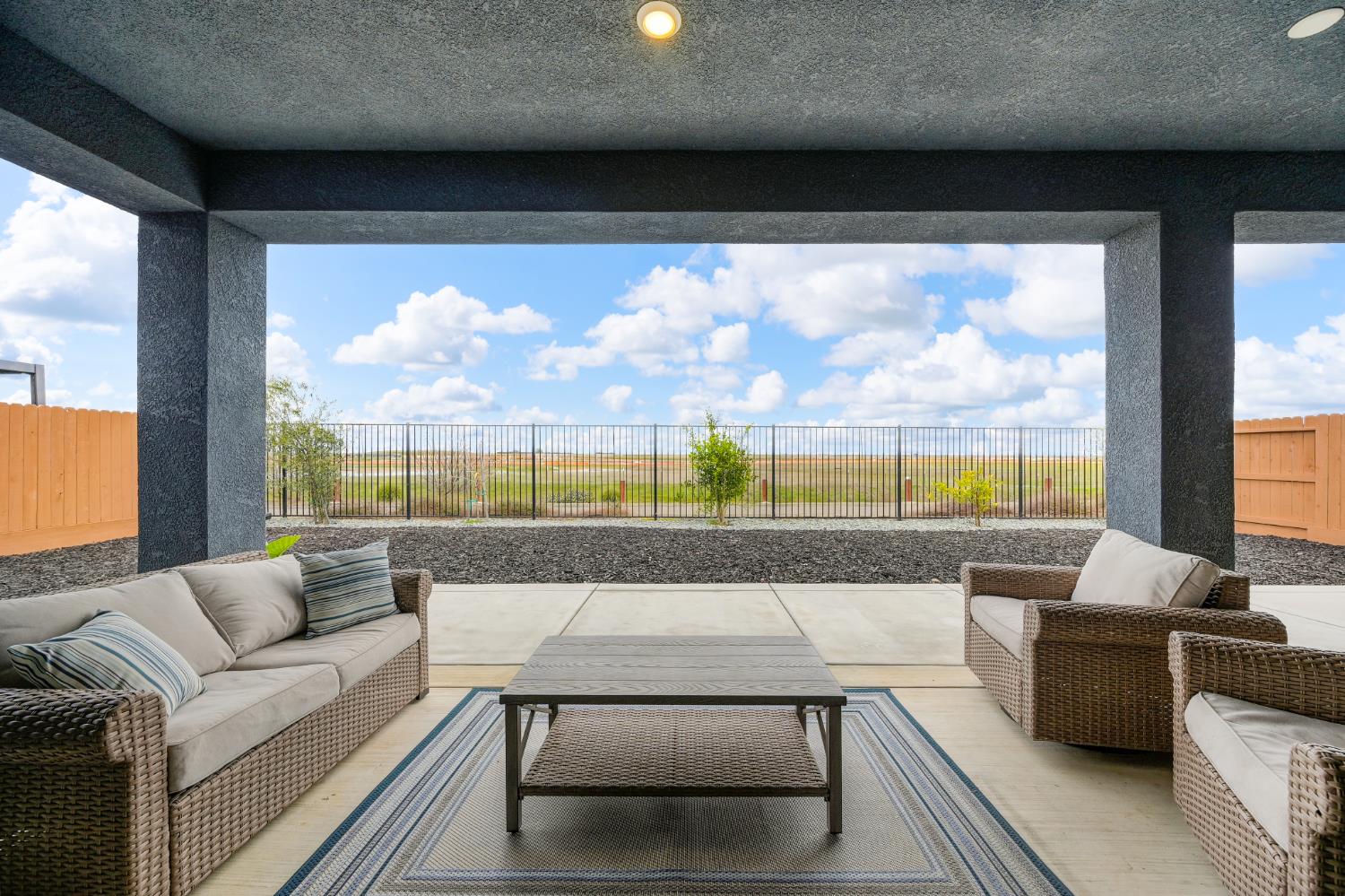 12913 Knightsbrook Avenue