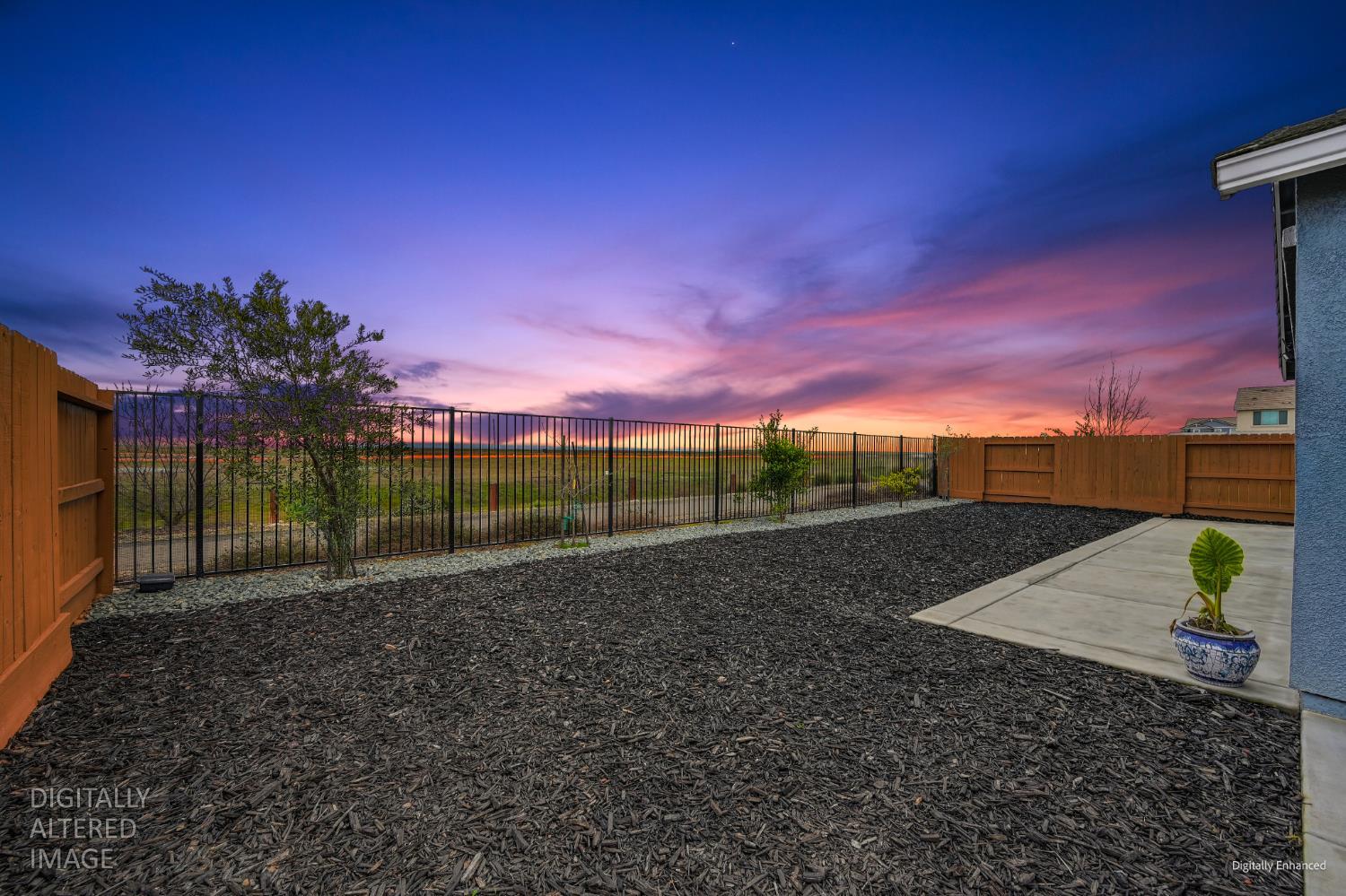 12913 Knightsbrook Avenue