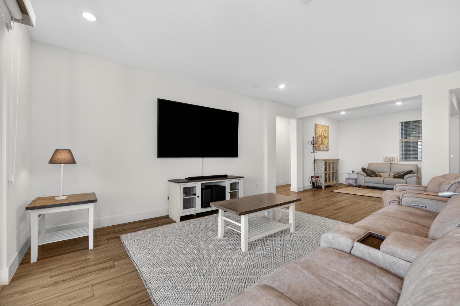 12913 Knightsbrook Avenue