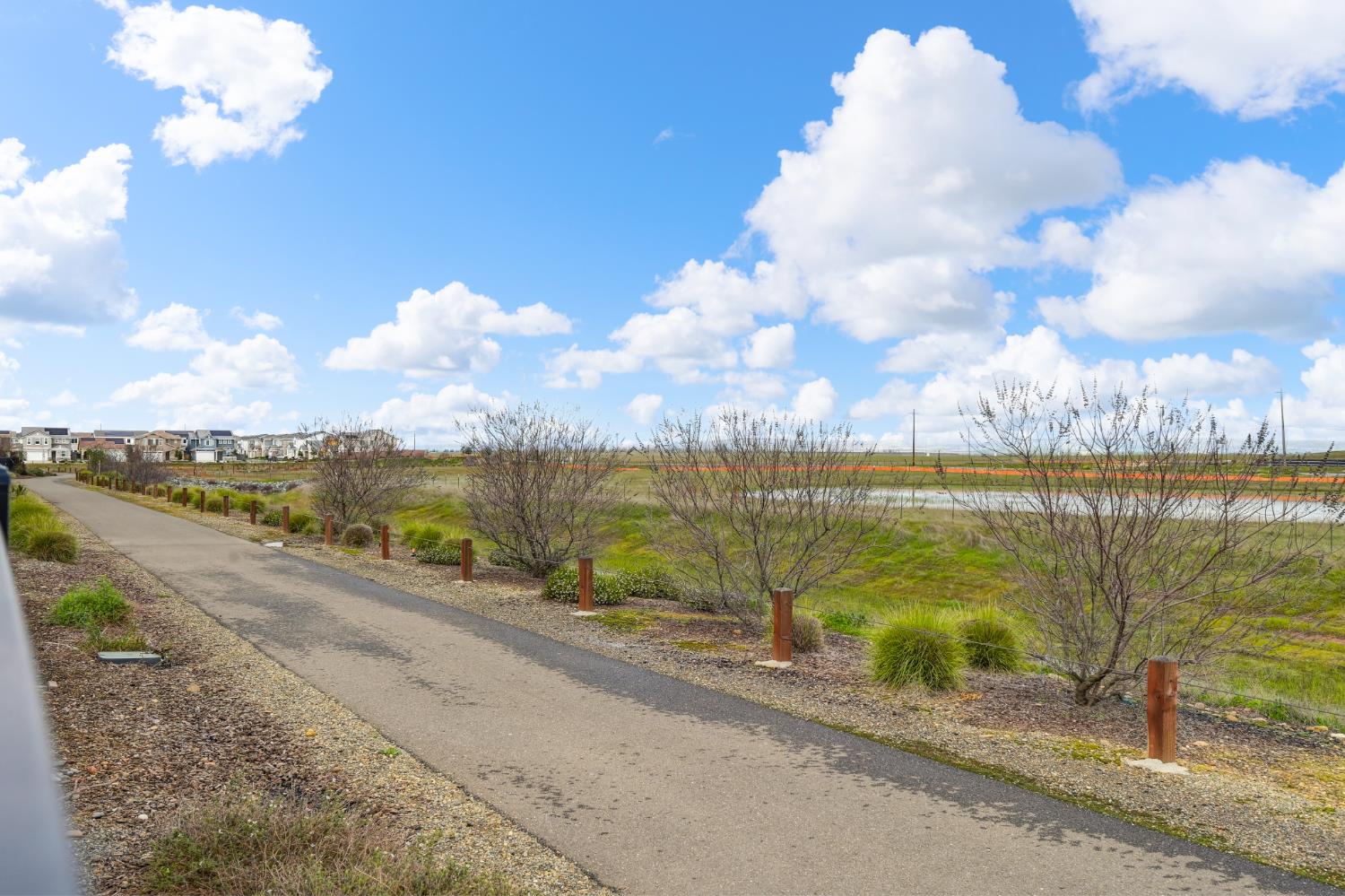 12913 Knightsbrook Avenue