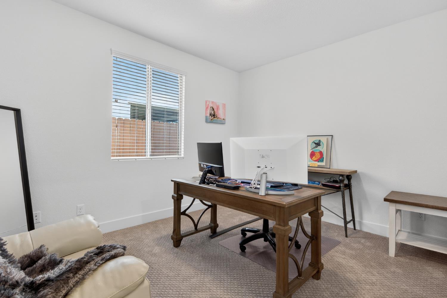 12913 Knightsbrook Avenue