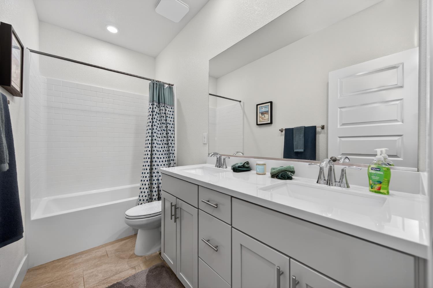 12913 Knightsbrook Avenue