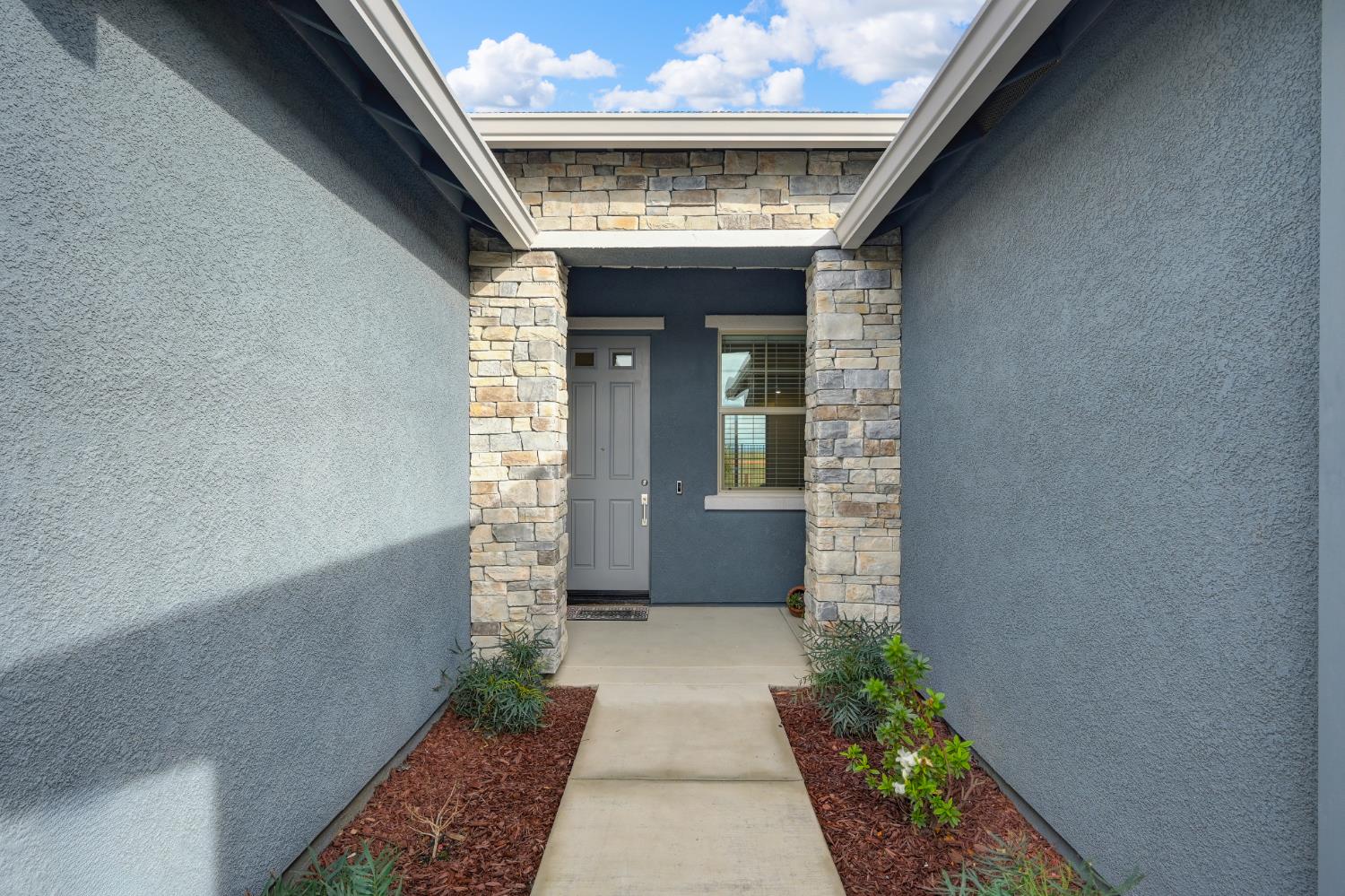 12913 Knightsbrook Avenue