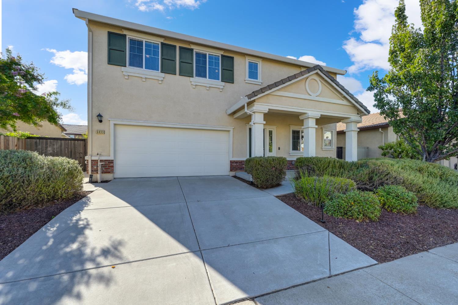 5833 Dulwich Way