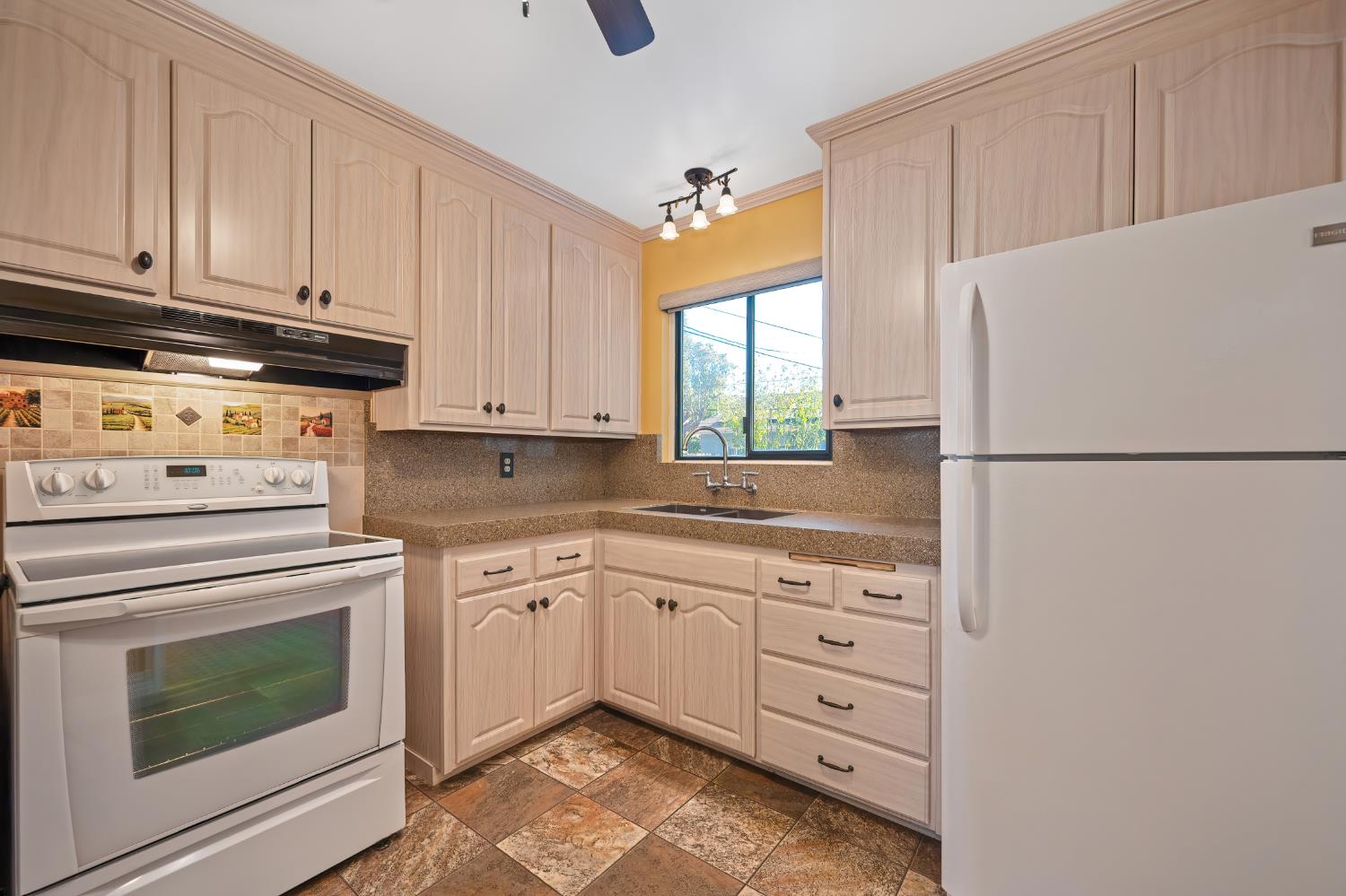 2604 Northview Drive