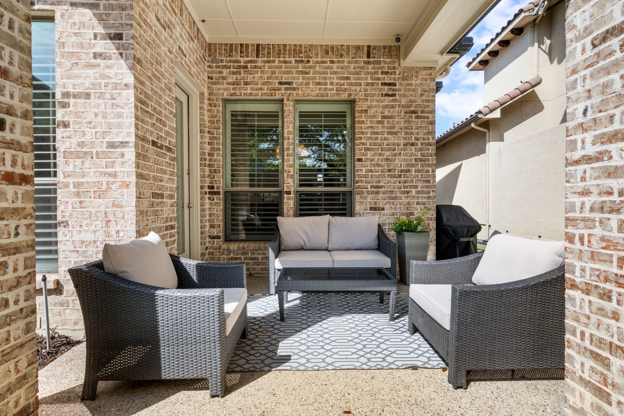 5116 Meadowside Lane