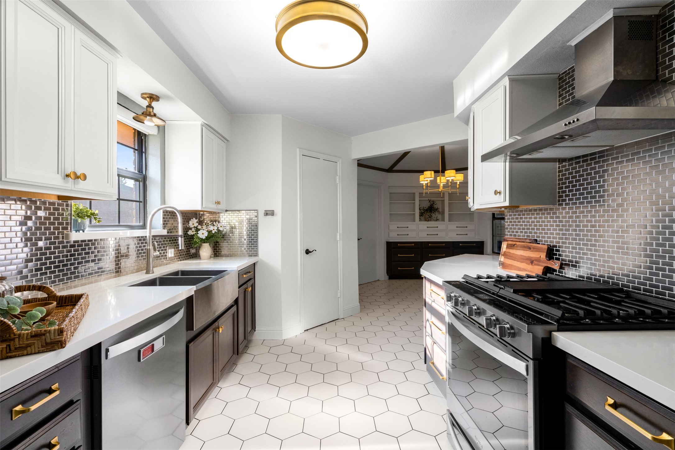 2313 Tamarisk Lane