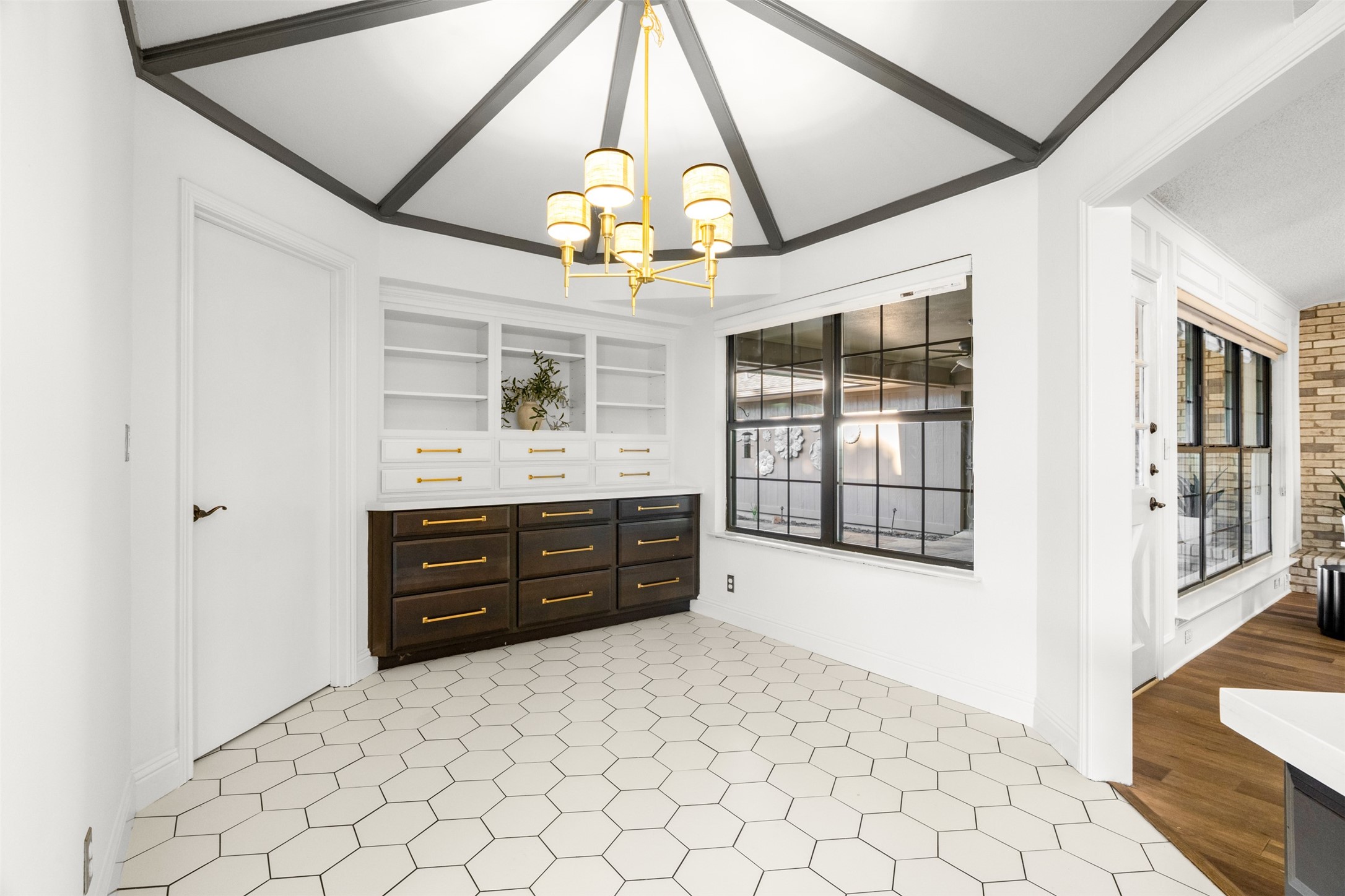 2313 Tamarisk Lane