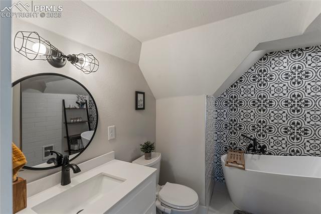 2112 W Pikes Peak Avenue