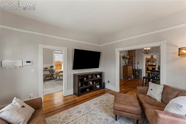 2112 W Pikes Peak Avenue