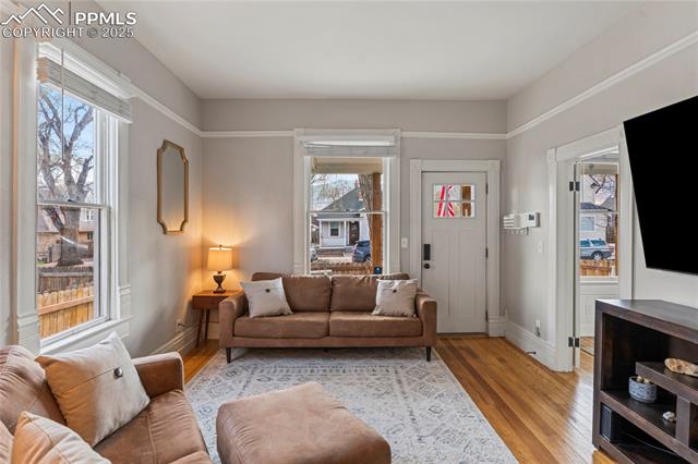 2112 W Pikes Peak Avenue