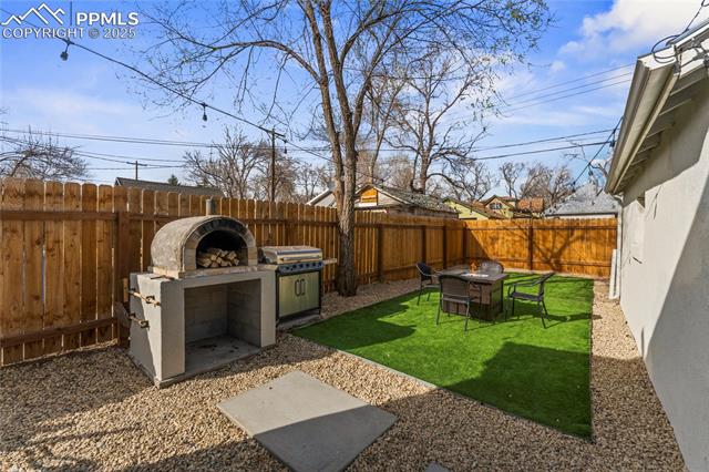 2112 W Pikes Peak Avenue