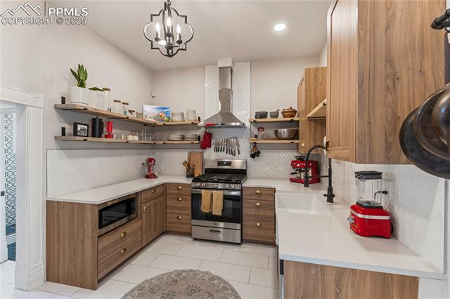 2112 W Pikes Peak Avenue