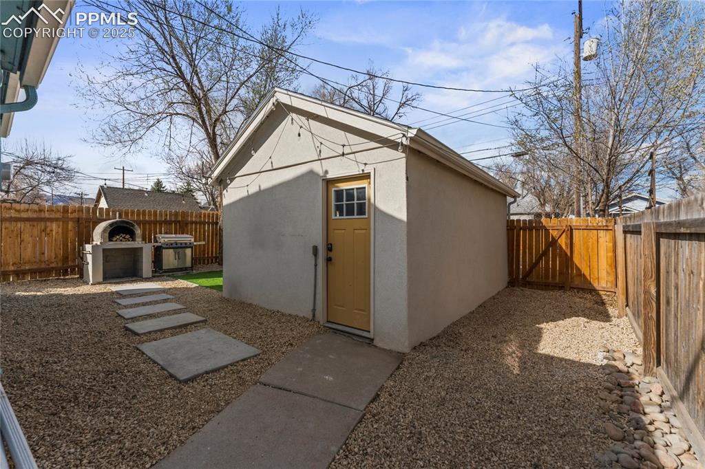 2112 W Pikes Peak Avenue