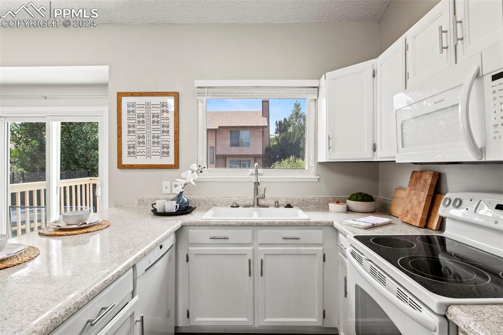 8560 Pepperridge Drive