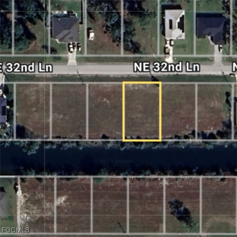 1112 NE 32nd LN