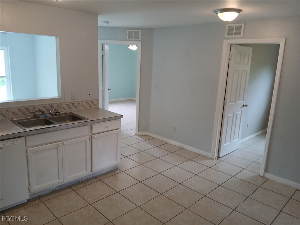 5144/5146 28th ST SW