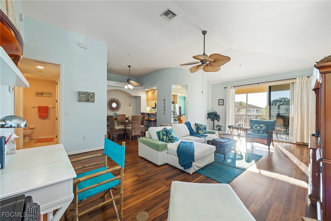 1121 Van Loon Commons CIR 305