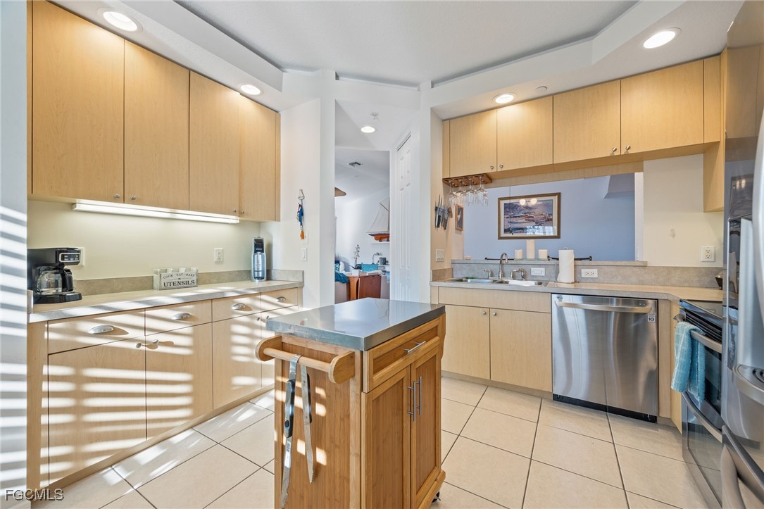 1121 Van Loon Commons CIR 305