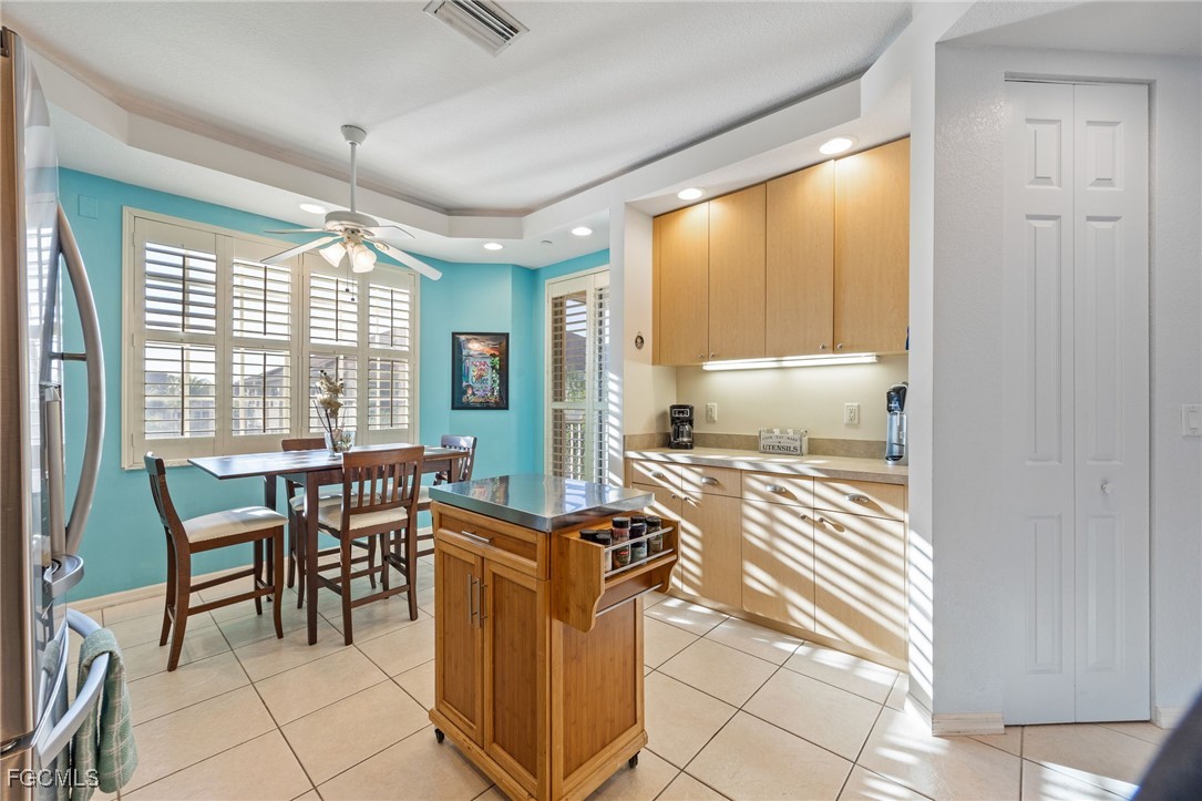 1121 Van Loon Commons CIR 305