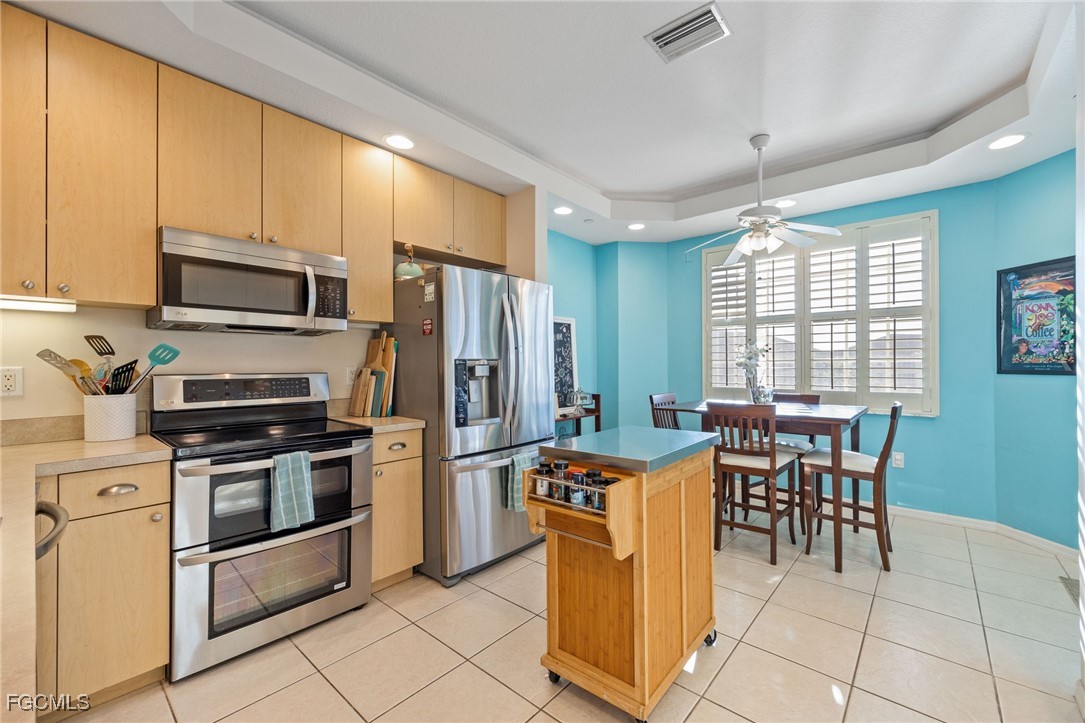 1121 Van Loon Commons CIR 305