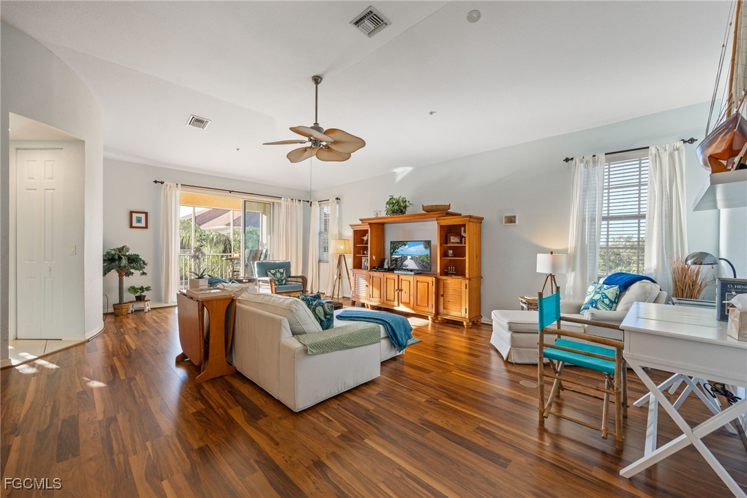 1121 Van Loon Commons CIR 305
