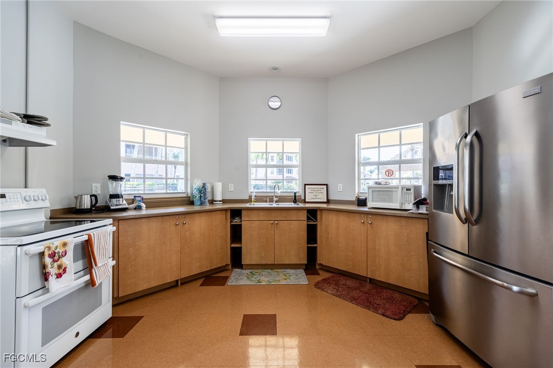 1121 Van Loon Commons CIR 305