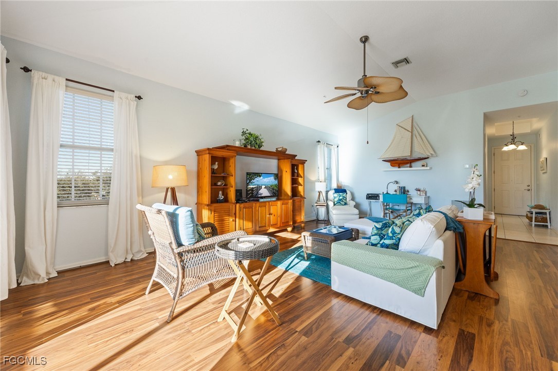 1121 Van Loon Commons CIR 305