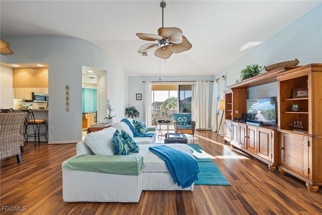 1121 Van Loon Commons CIR 305