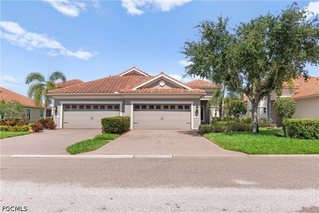 4610 Waterscape LN