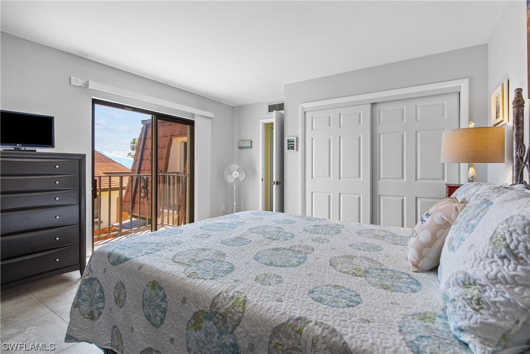 1418 Park Shore Circle Unit: 4