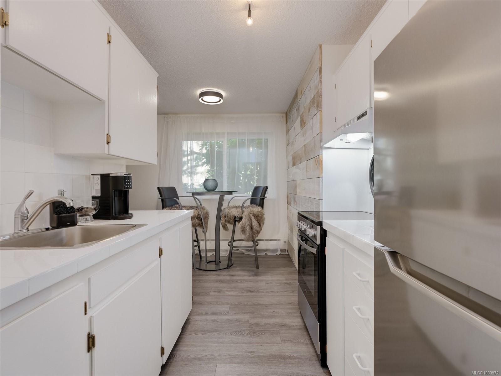 2095 Oak Bay Ave Unit: 101