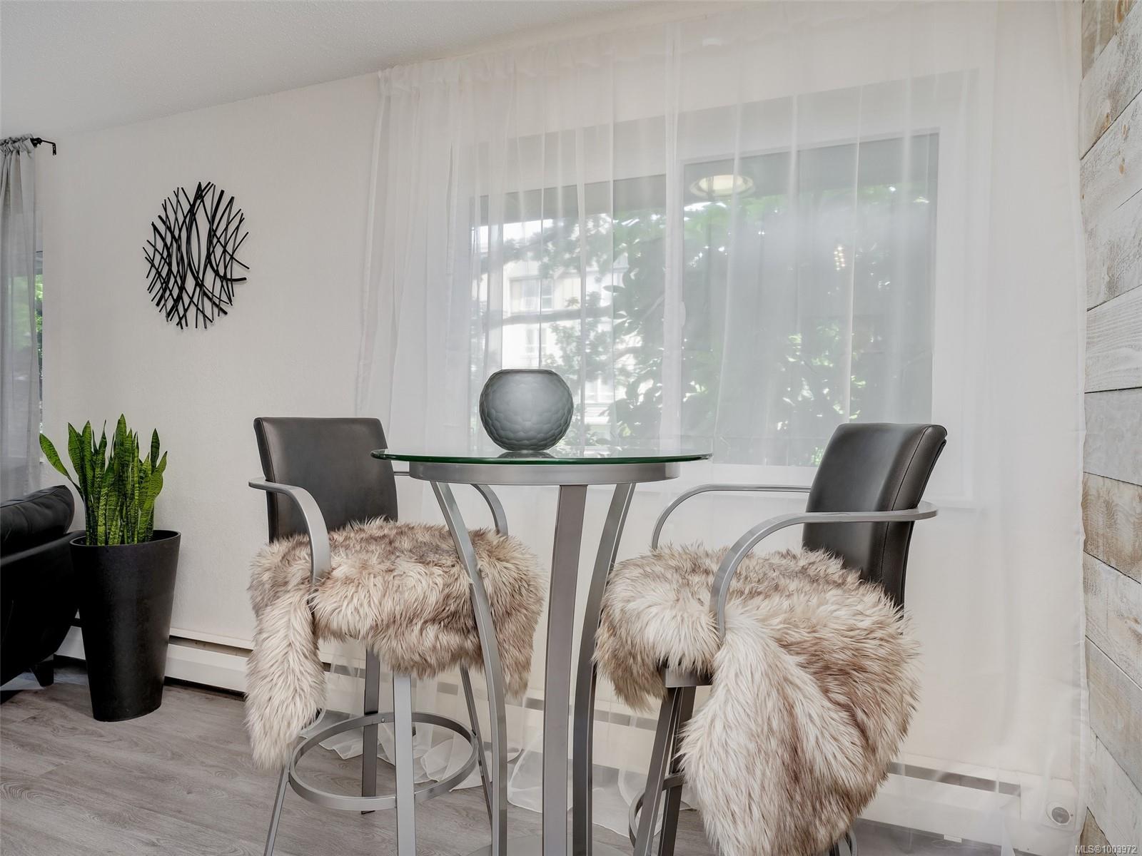 2095 Oak Bay Ave Unit: 101