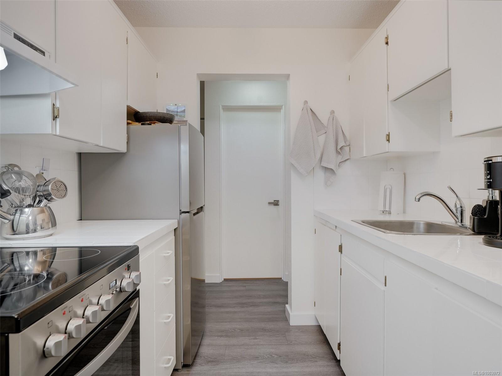 2095 Oak Bay Ave Unit: 101