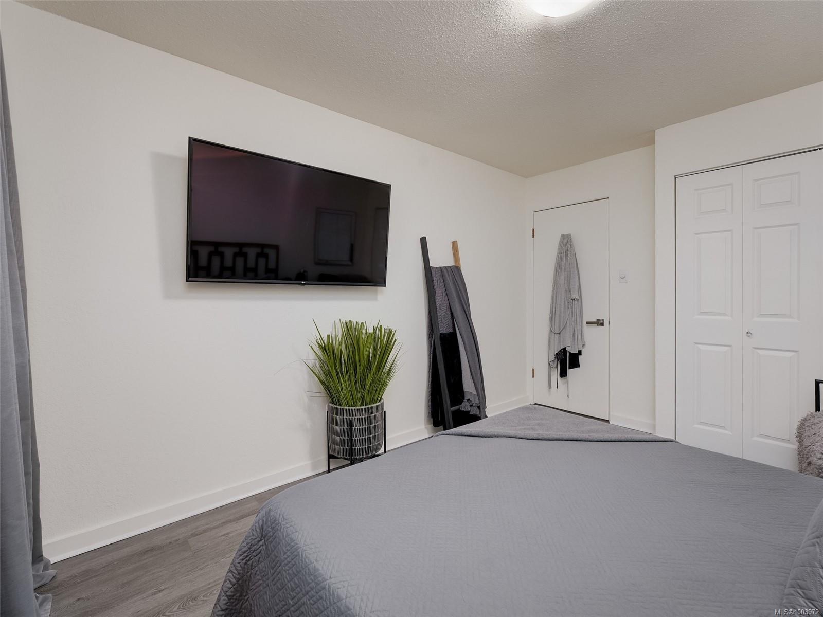 2095 Oak Bay Ave Unit: 101