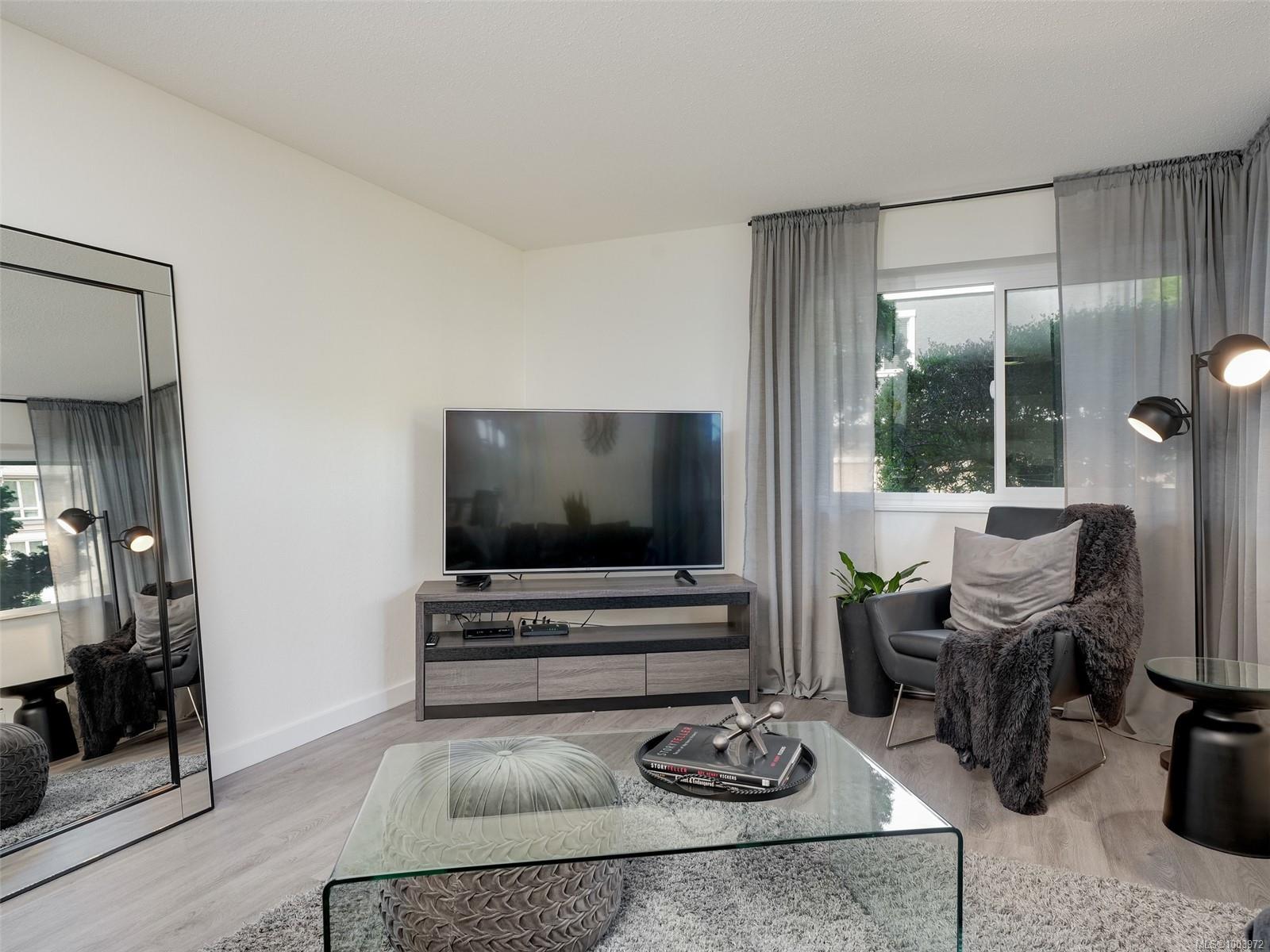 2095 Oak Bay Ave Unit: 101