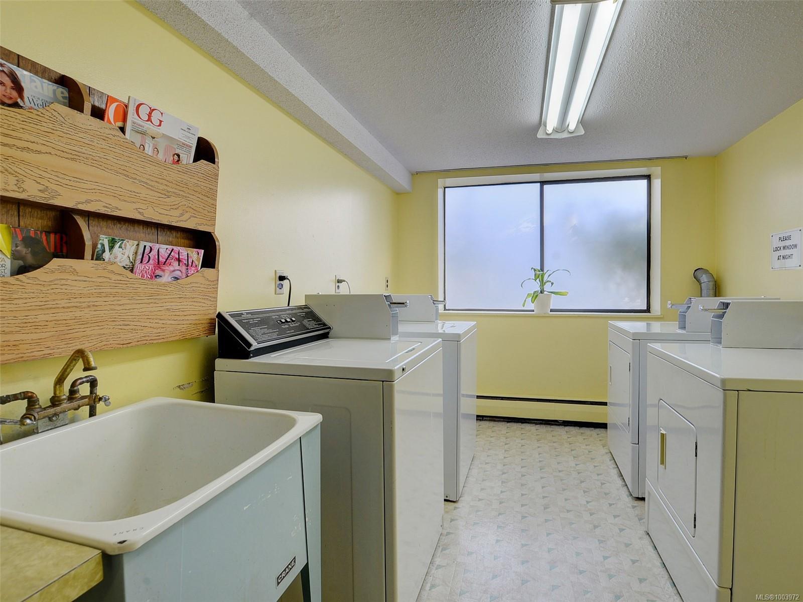 2095 Oak Bay Ave Unit: 101