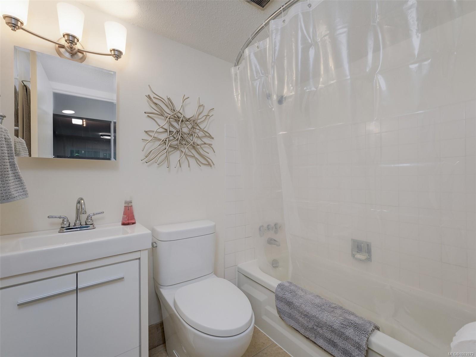 2095 Oak Bay Ave Unit: 101