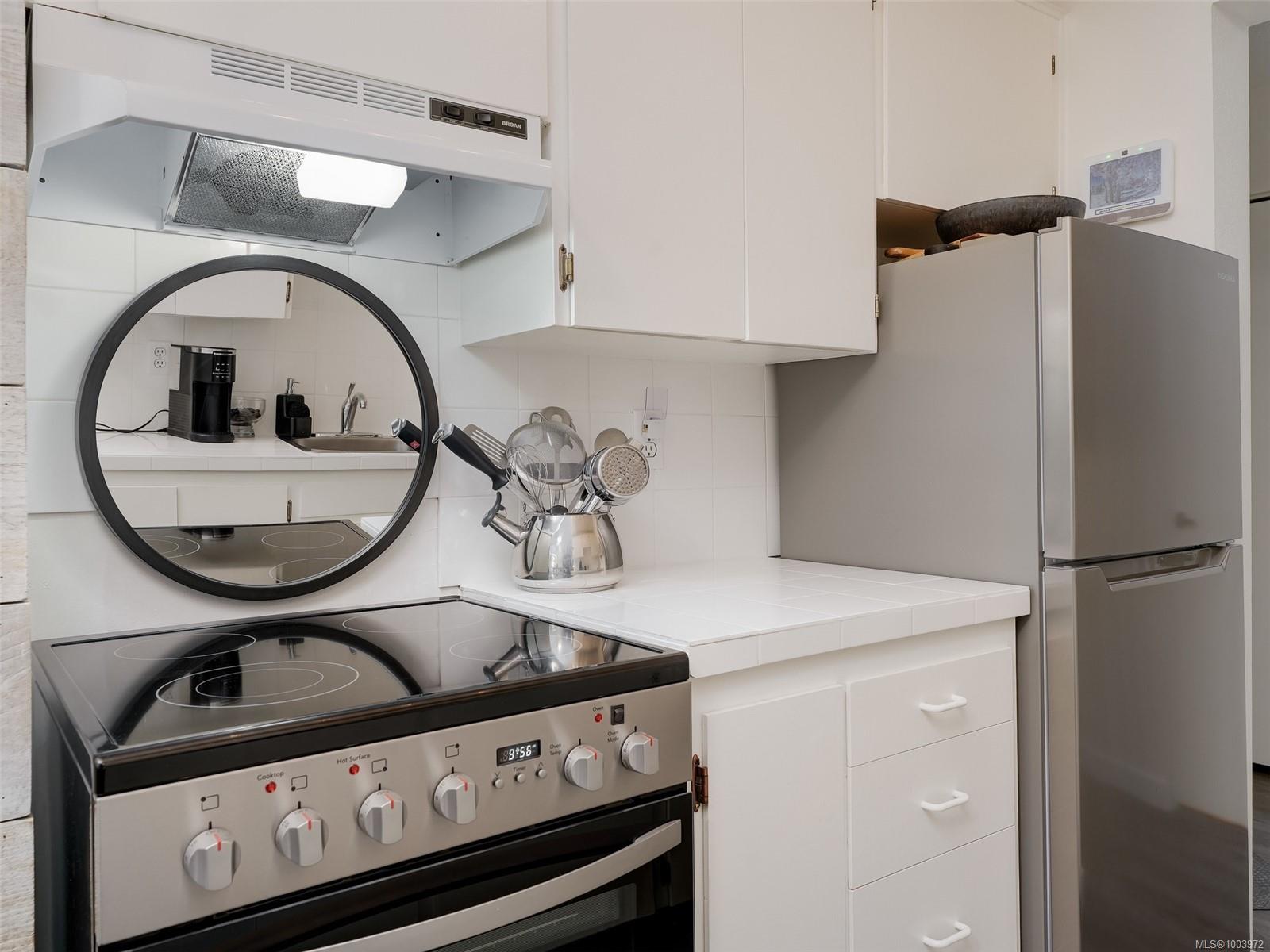 2095 Oak Bay Ave Unit: 101