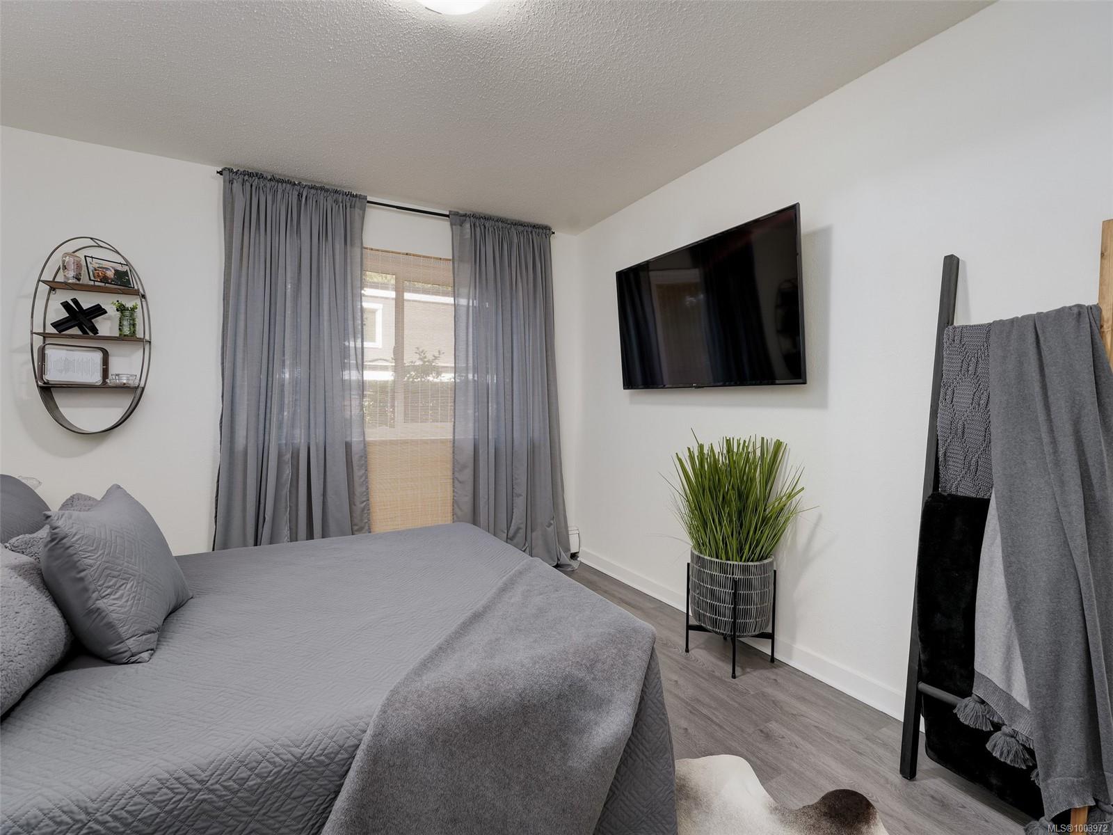 2095 Oak Bay Ave Unit: 101